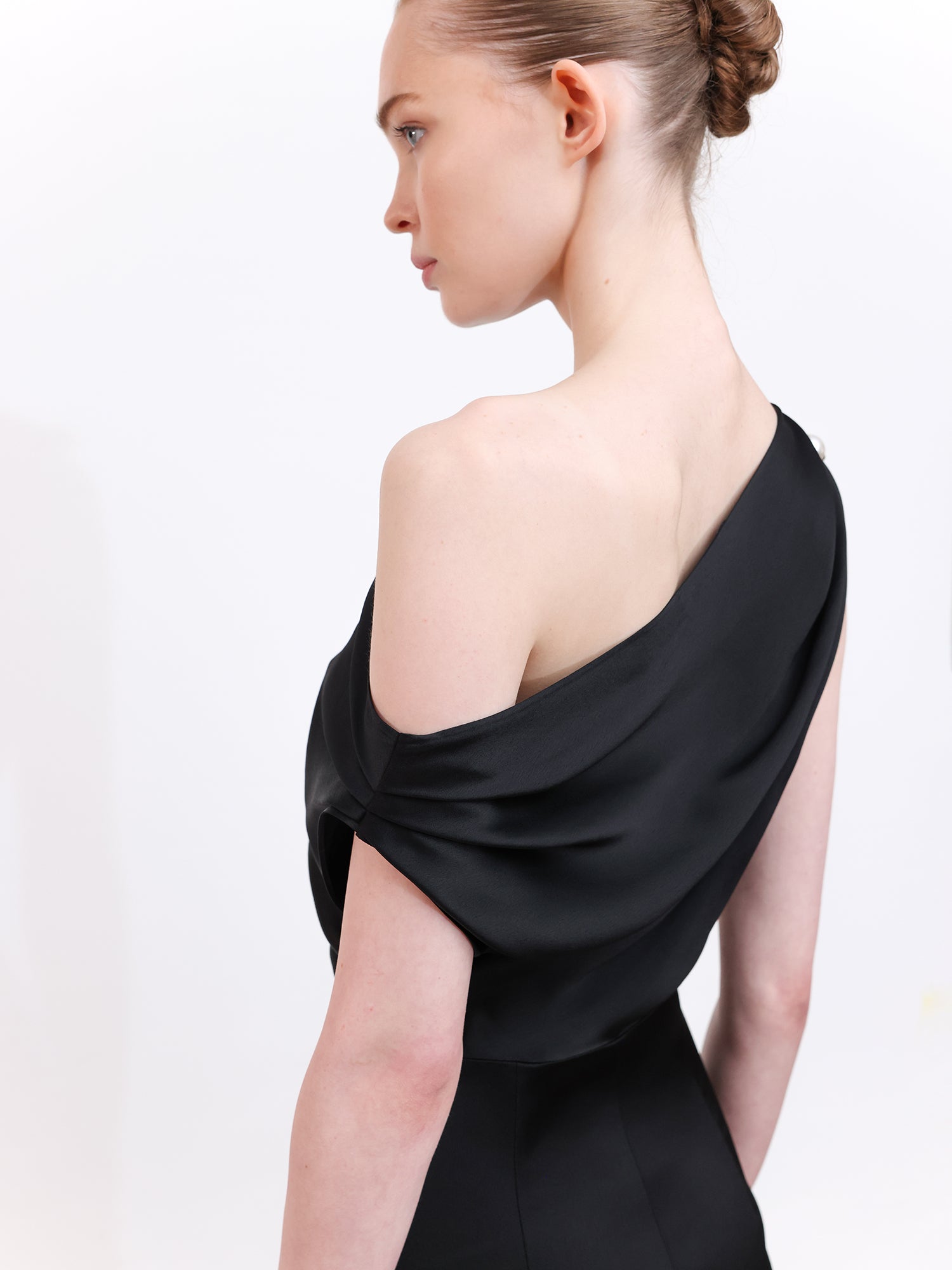 Asymmetric Shoulders Dress With Pearl Accessory